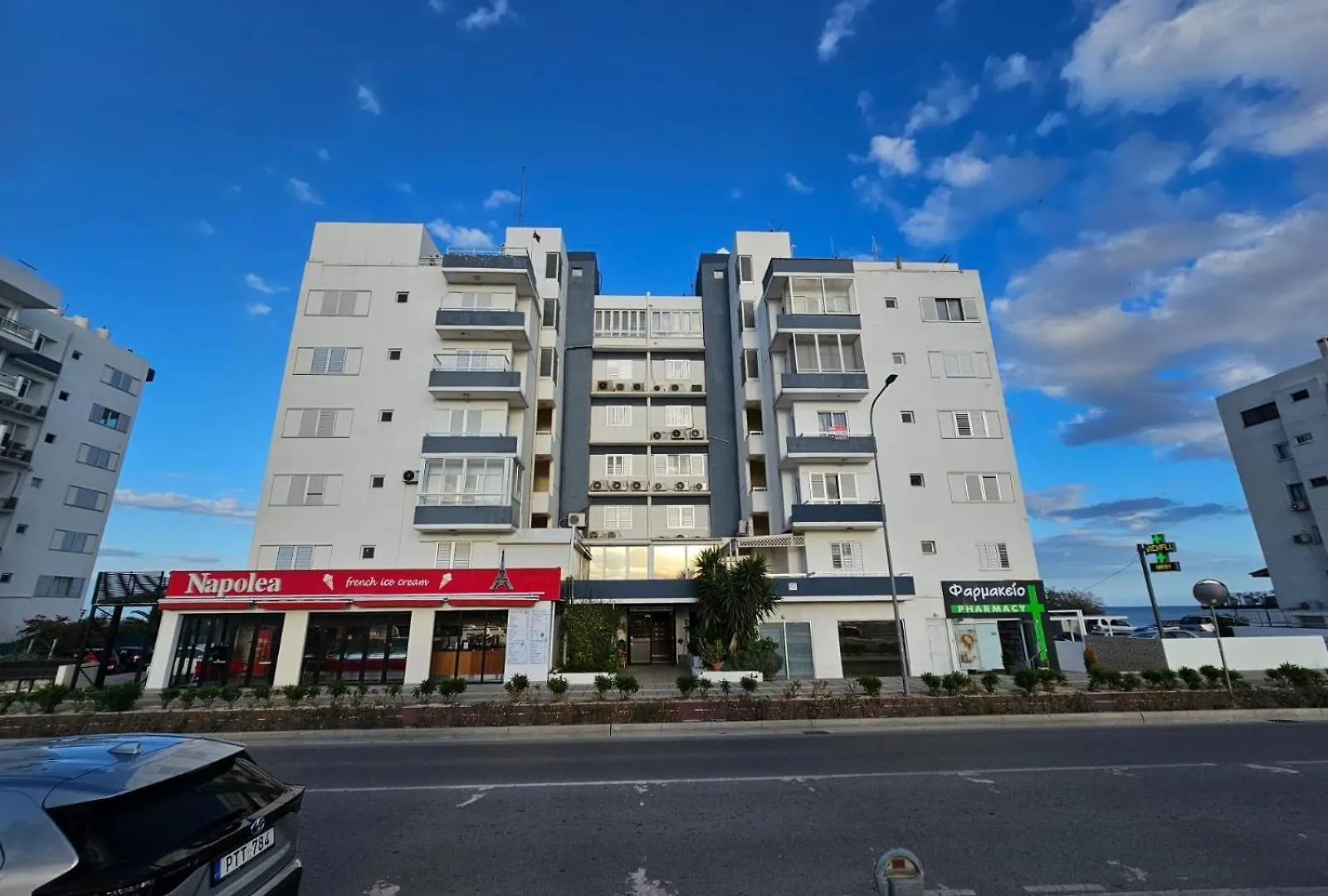 Makenzy Sandy Beachfront Paradise Larnaka Apartment