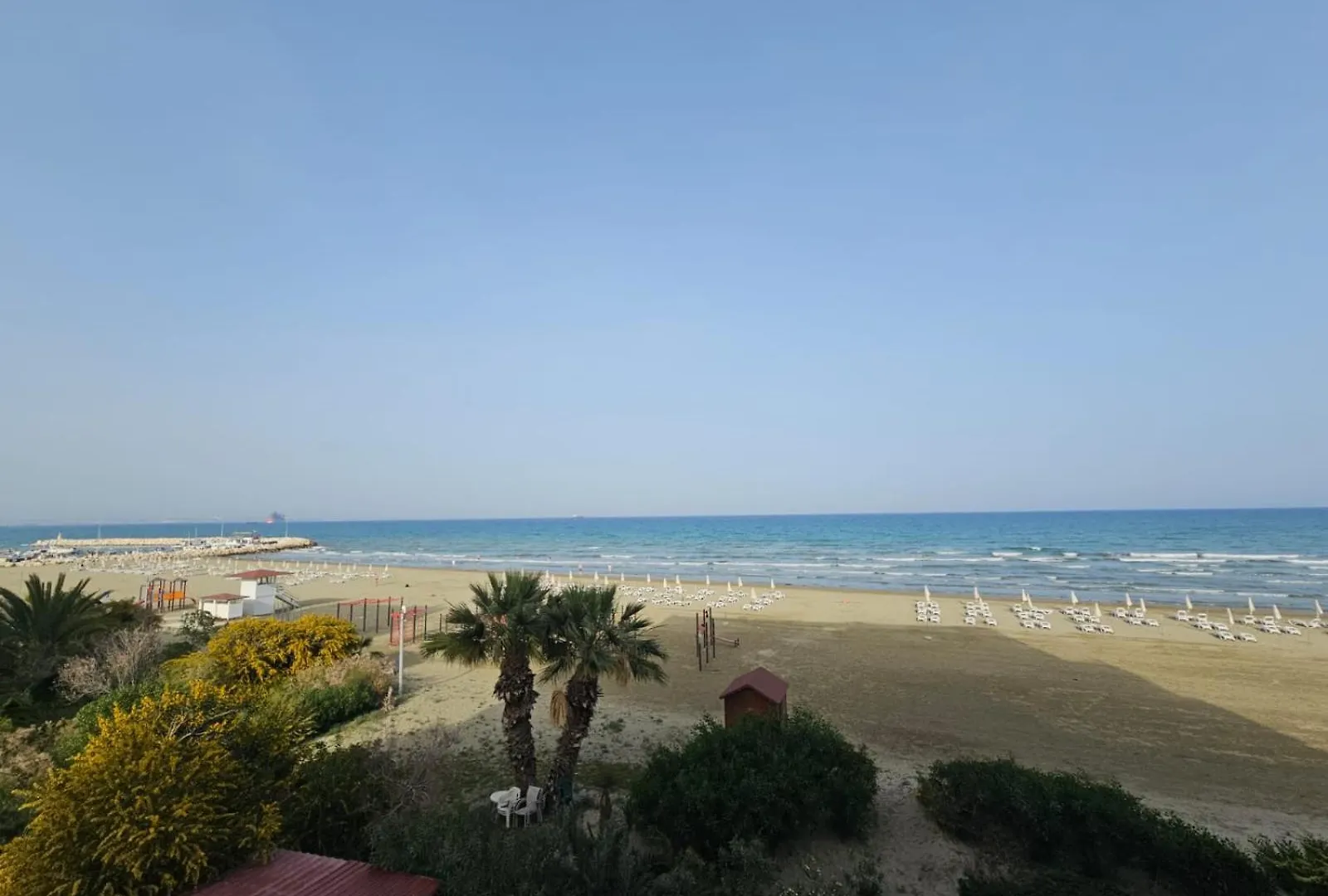 Makenzy Sandy Beachfront Paradise Larnaka Zypern